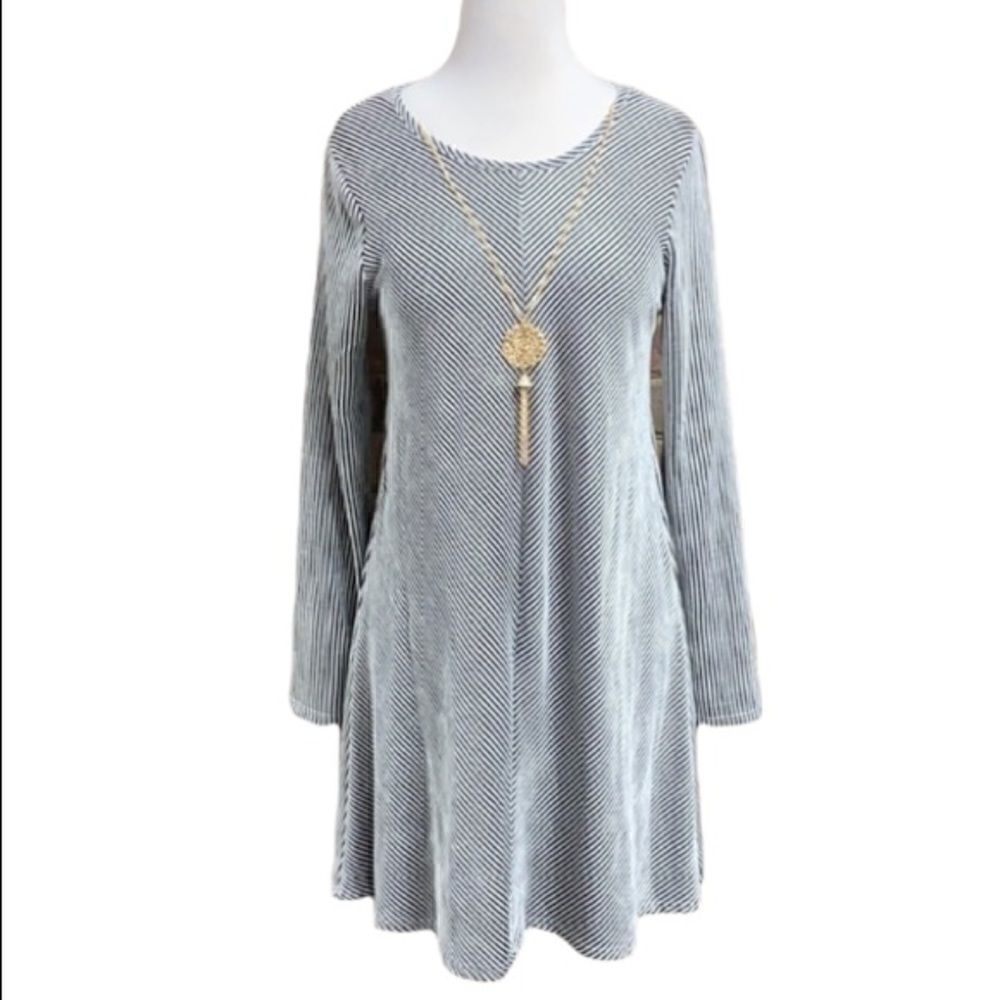 Urban Rose L/S Crew Neck Dress Black & White Size large